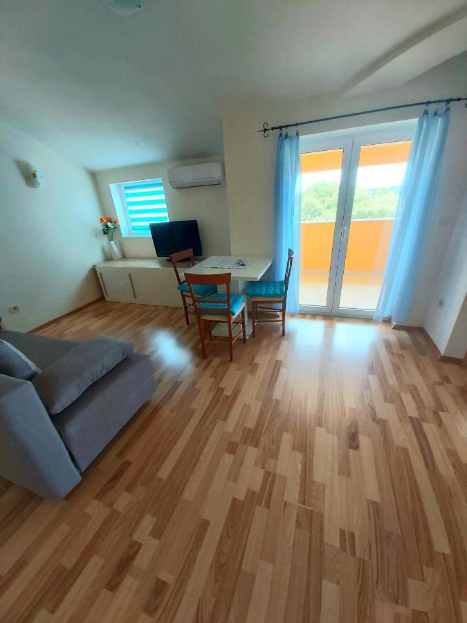 La Meri Apartment Cunski Luaran gambar
