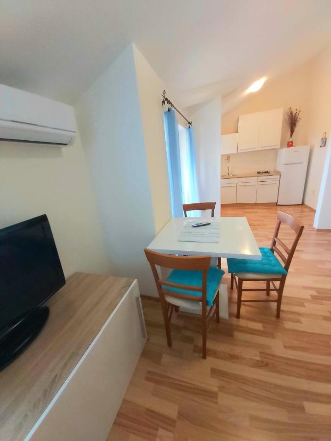 La Meri Apartment Cunski Luaran gambar